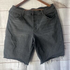 Time‎ And Tru High Rise Relaxed Fit Bermuda Black Short. Size 16